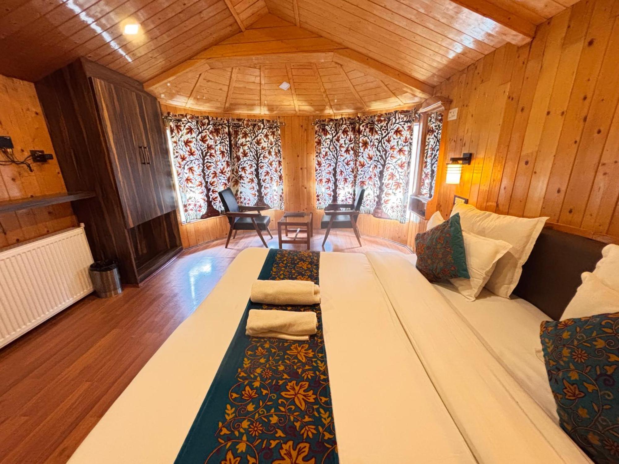 Hotel Bombay Palace à Pahalgām Extérieur photo