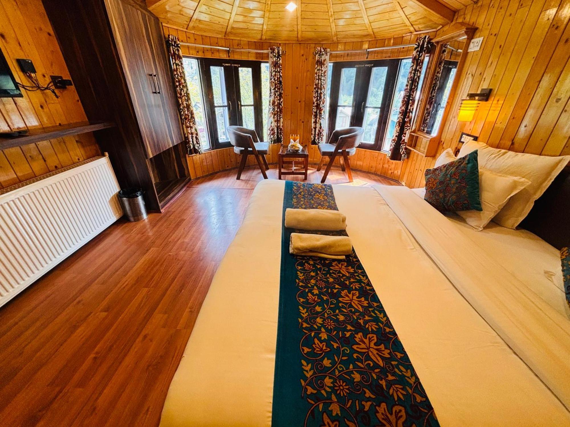 Hotel Bombay Palace à Pahalgām Extérieur photo